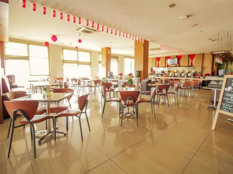 Hotel Collection O 17 Btc 2*